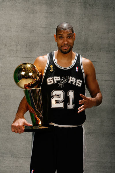 大师的舞步，佩德里左脚凌空卸球后右脚送出精妙直塞（佩德里舞步生风：左脚凌空卸球，右脚直塞穿透防线）