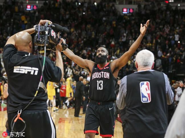 库里谈与斯潘塞搭档：只要是球商高的球员，我就能和他搭档（库里谈与斯潘塞联手：只要球商高，就能与我合拍）