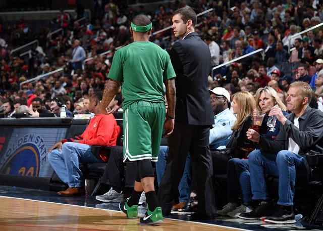 阿斯：巴萨本赛季球场外事务增多，弗里克比上赛季更加情绪化（阿斯报：巴萨本季场外风波增多，弗里克较上赛季更显情绪化）