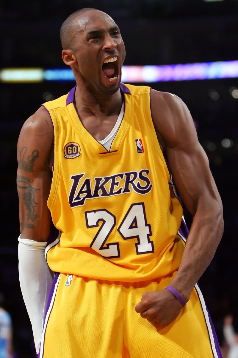 王鹤棣见老师落泪后调皮盖帽（老师落泪后，王鹤棣顽皮来个盖帽）