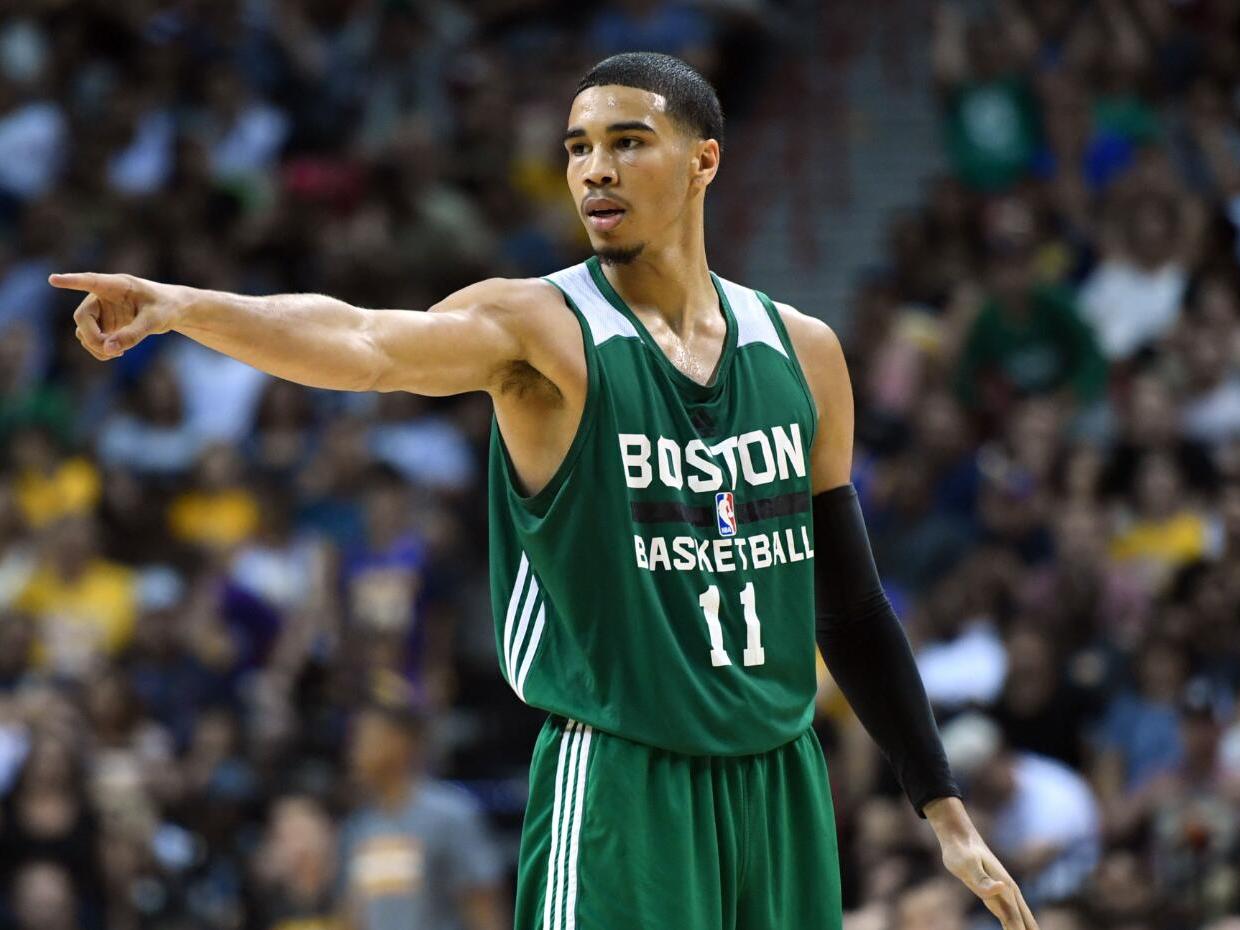 东体：男篮惨败会影响男足；邵佳一带队要改造思想和精神面貌（东体：男篮大败或影响男足，邵佳一执掌球队需重塑理念与精神风貌）