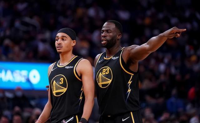 球队连胜势头延续，积分榜争夺愈发激烈（连胜势头不减，积分榜竞争愈加白热化）