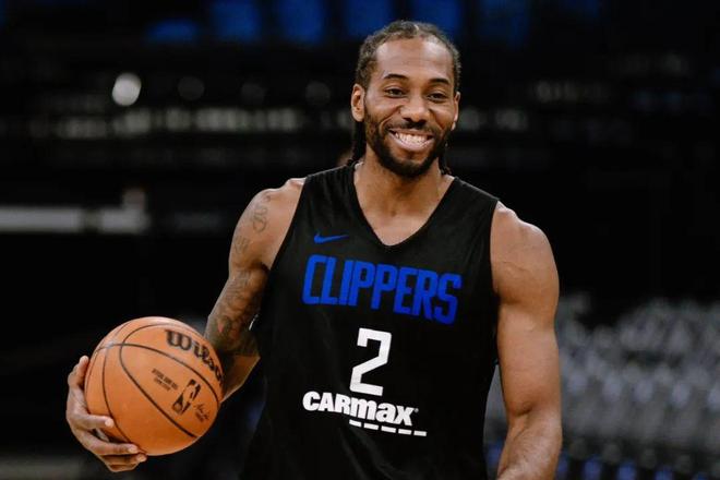 会重回皇马执教吗？齐达内现身伯纳乌观战皇马vs曼城（齐达内现身伯纳乌观战皇马对曼城，重返皇马执教引发热议）