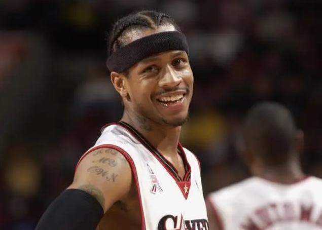 查马克：欣赏阿德利希望代表法国出战的坦率，不像谢尔基很装（查马克：赞阿德利坦言愿为法国效力，谢尔基则显得做作）