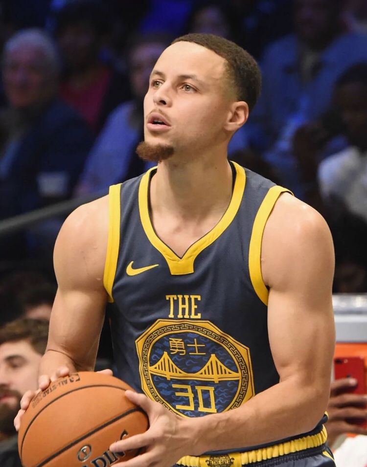 利物浦萨拉赫任意球破门锁定胜局（萨拉赫任意球建功助利物浦锁定胜利）