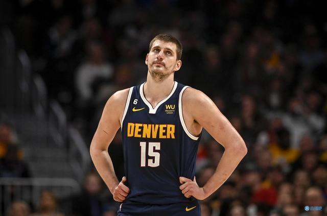 斯基拉：德罗西愿执教热那亚，热那亚在等瓦诺利的最终答复（斯基拉：德罗西愿接手热那亚，俱乐部正等待瓦诺利最终决定）